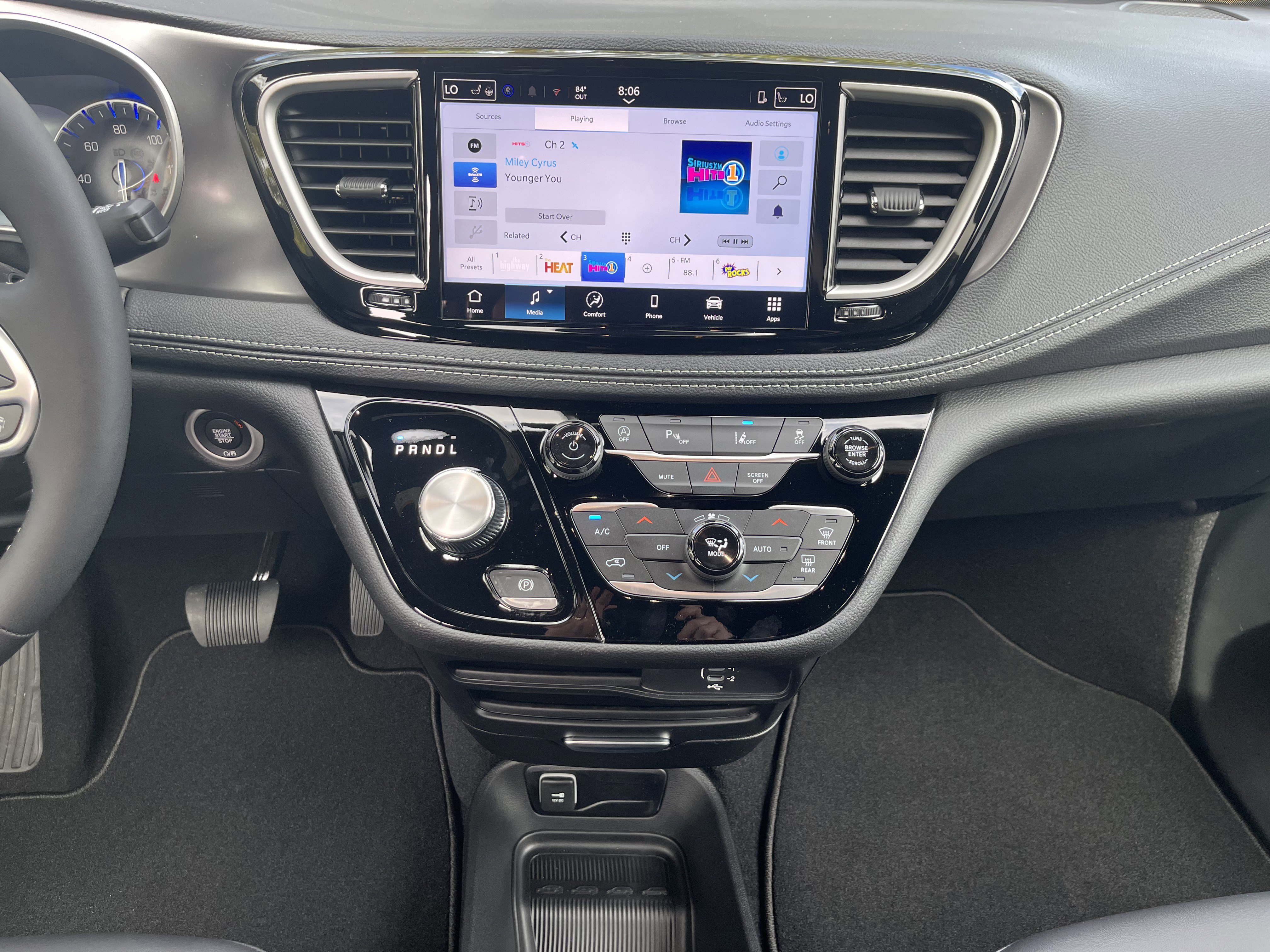 New 2026 Chrysler Pacifica Select image 14