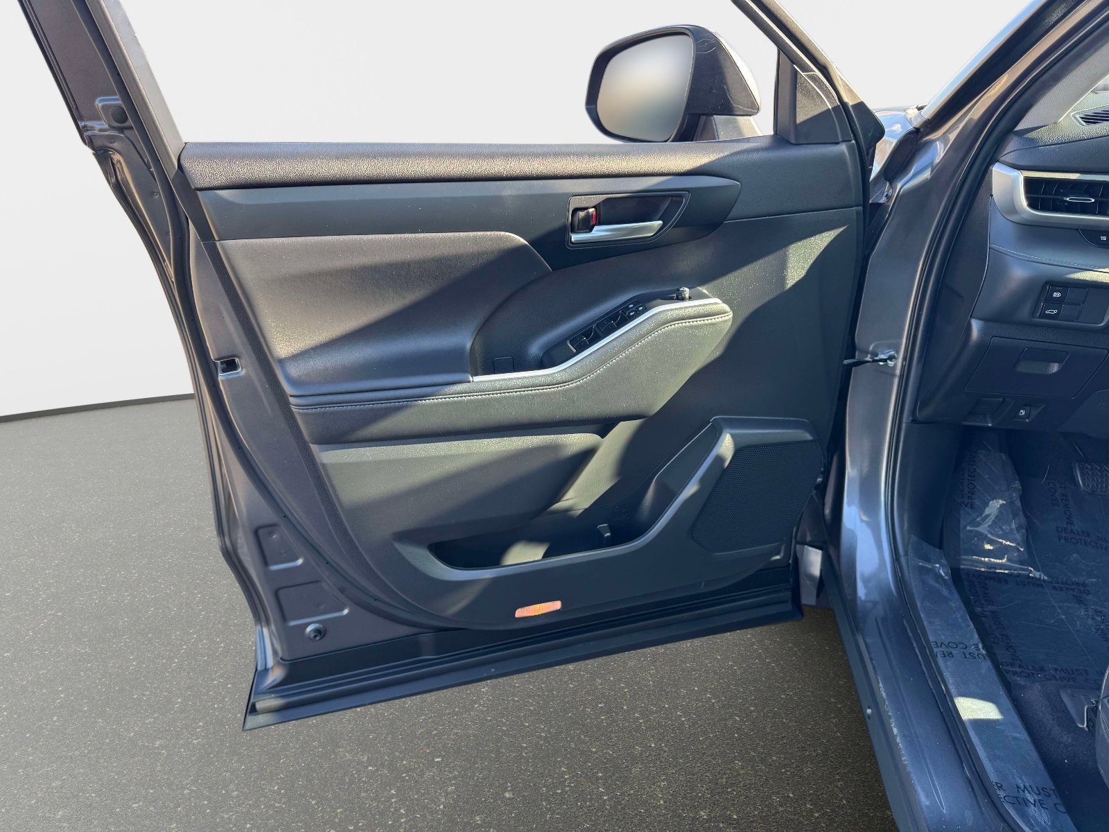 Used 2022 Toyota Highlander XLE image 39