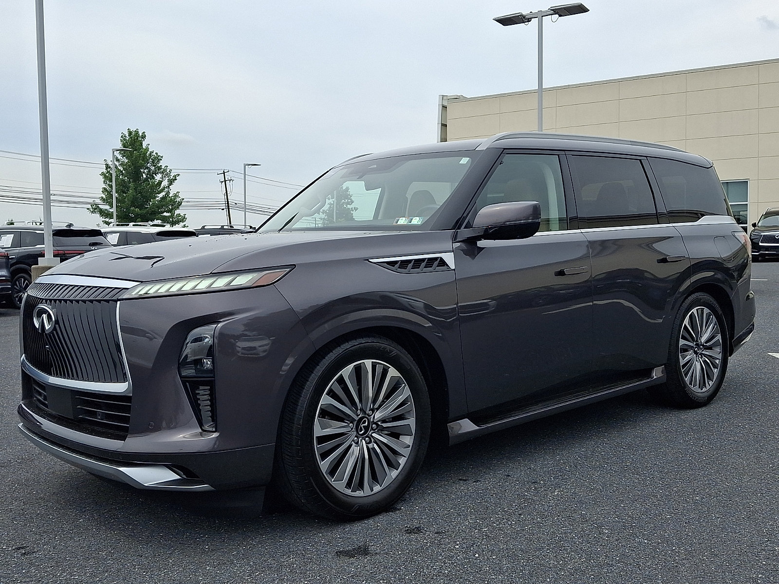 Certified 2025 INFINITI QX80 Luxe AWD/4WD image 5