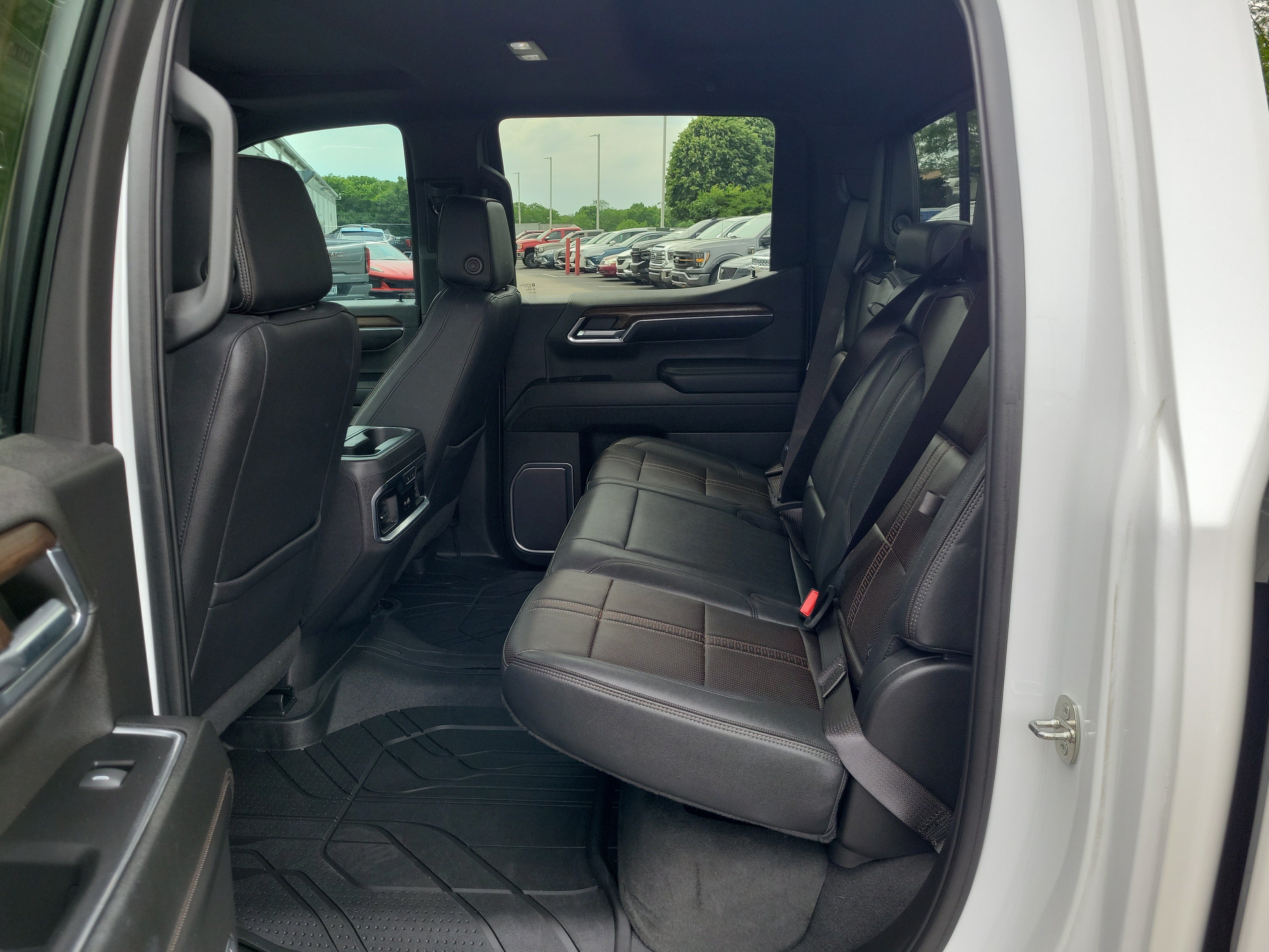 Used 2023 Chevrolet Silverado 1500 High Country w/ High Country Premium Package AWD/4WD image 12