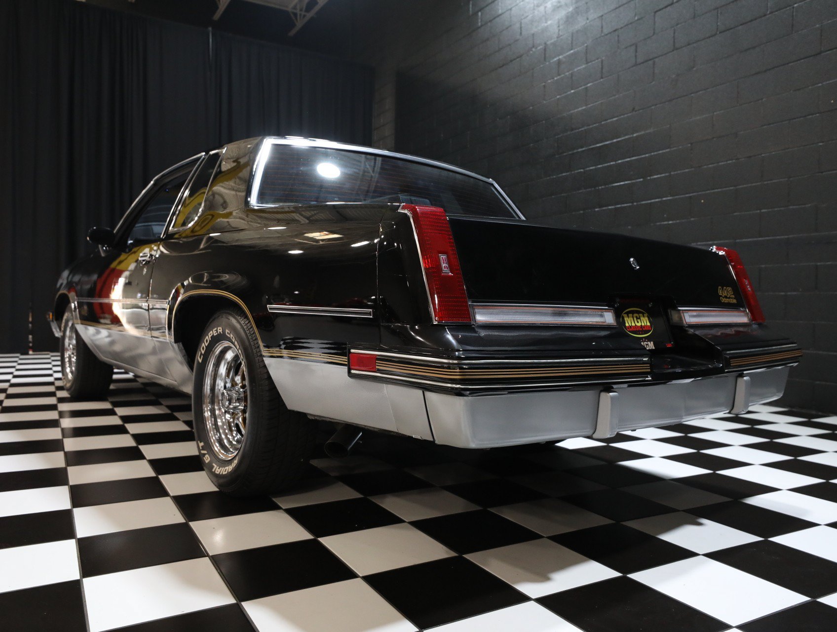 Used 1987 Oldsmobile Cutlass Supreme Salon RWD image 23