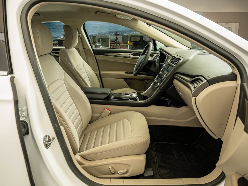 Used 2018 Ford Fusion SE image 33