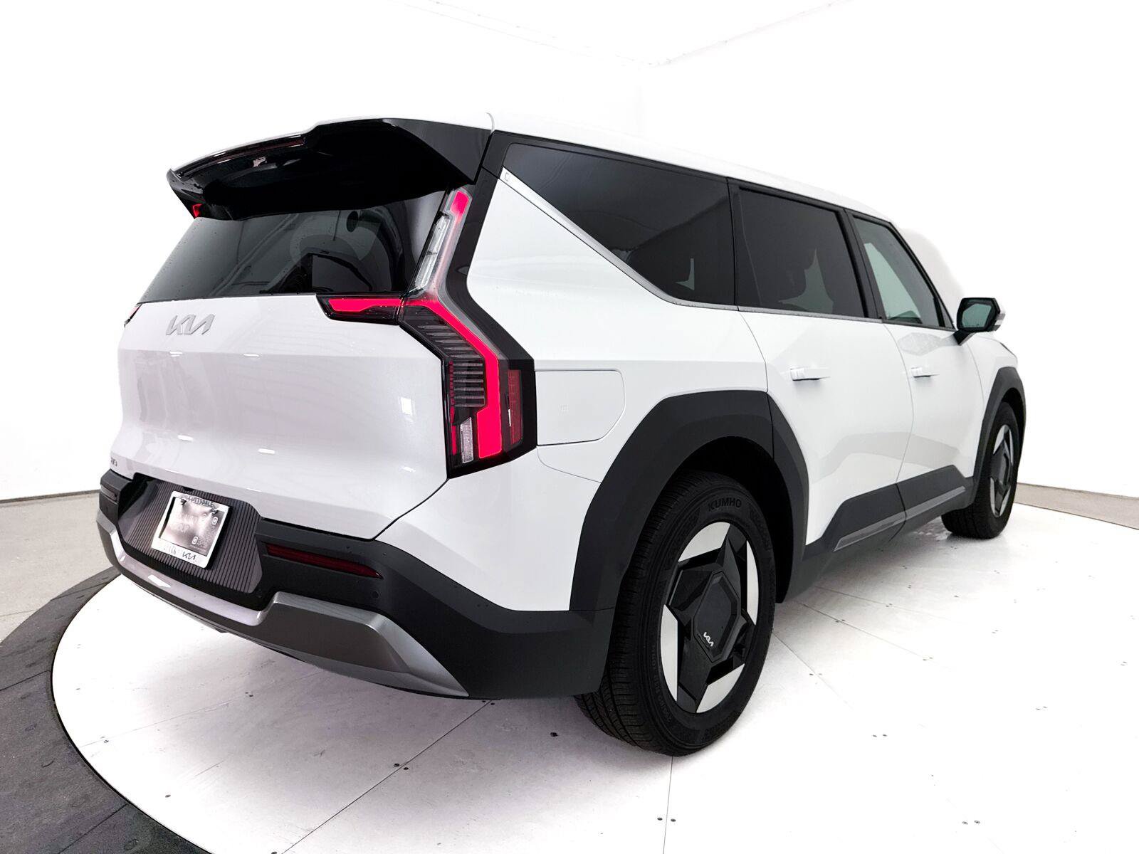 Used 2024 Kia EV9 Light Long Range RWD image 19
