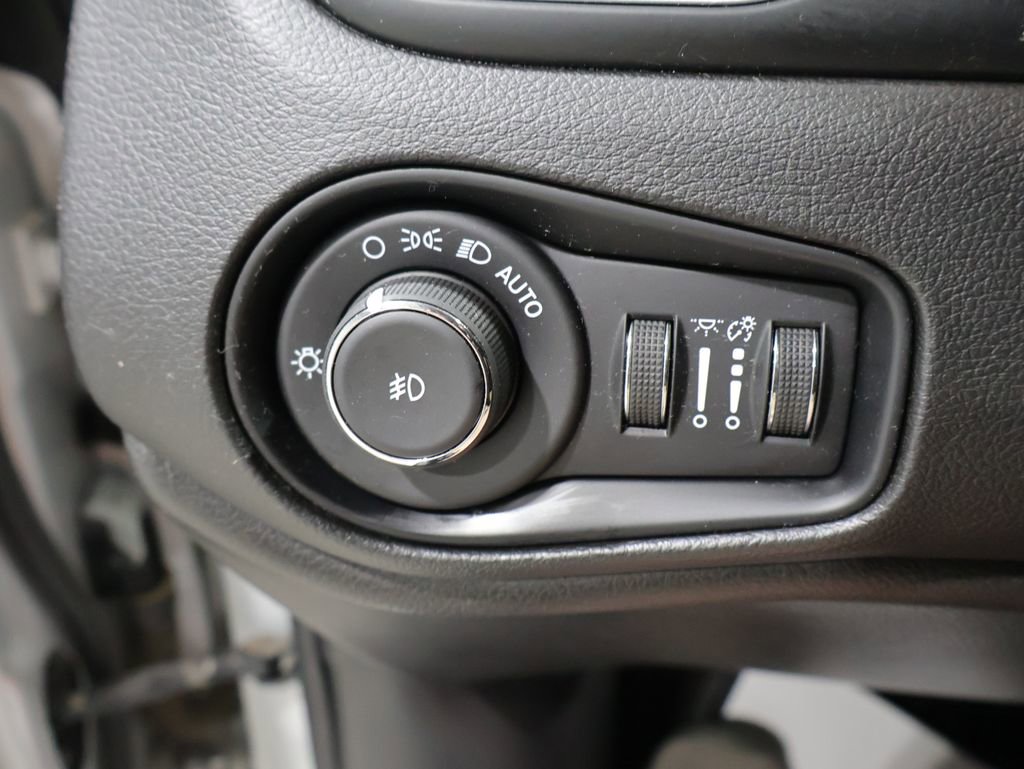 Used 2021 Jeep Renegade Latitude AWD/4WD image 33