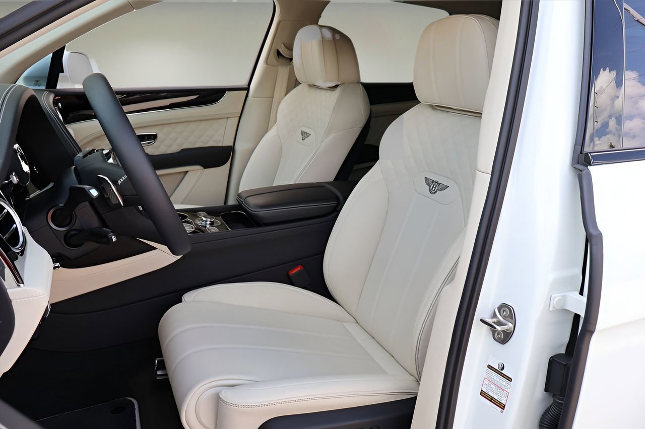 Used 2022 Bentley Bentayga AWD/4WD image 14