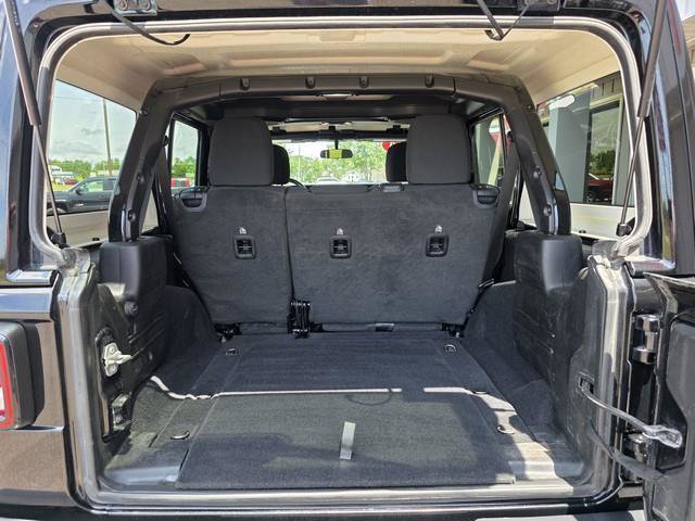 Used 2020 Jeep Wrangler Unlimited Sahara w/ Dual Top Group AWD/4WD image 24