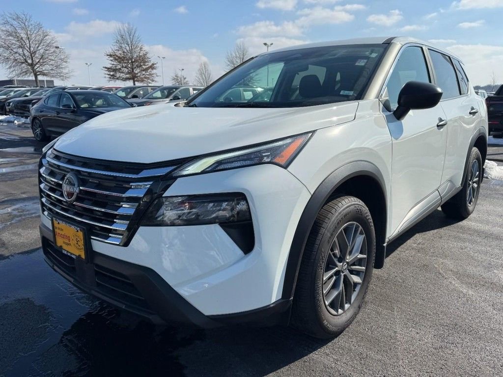 Used 2025 Nissan Rogue S image 8