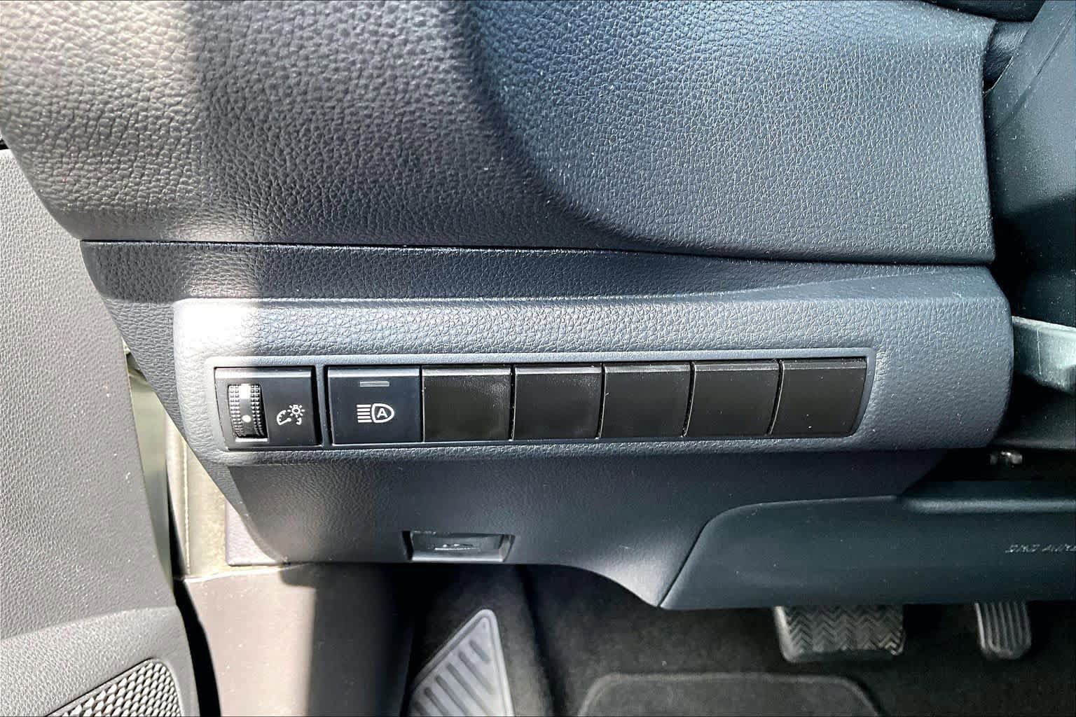 Certified 2021 Toyota Corolla LE FWD image 35