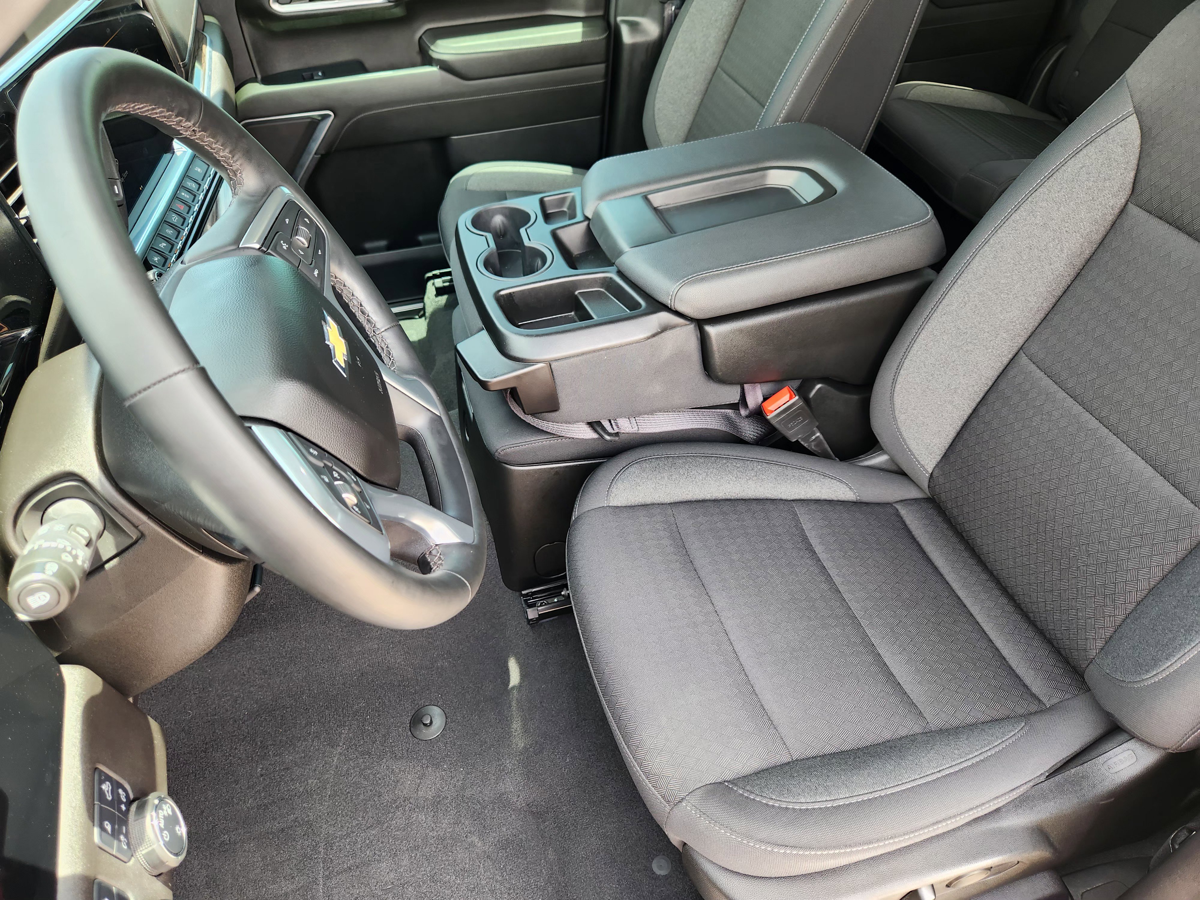 Used 2024 Chevrolet Silverado 1500 LT w/ Z71 Off-Road Package AWD/4WD image 14
