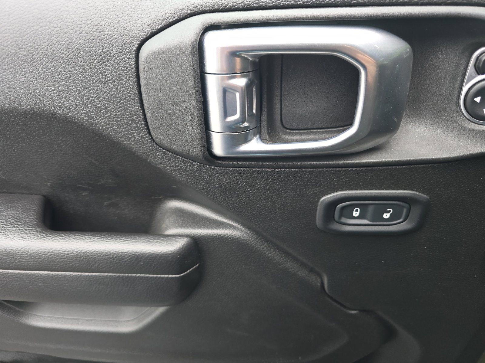 Used 2024 Jeep Wrangler Unlimited image 10