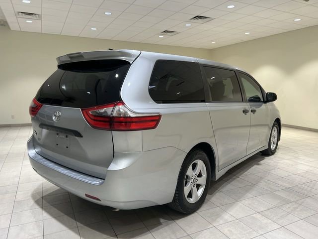 Used 2020 Toyota Sienna L image 5