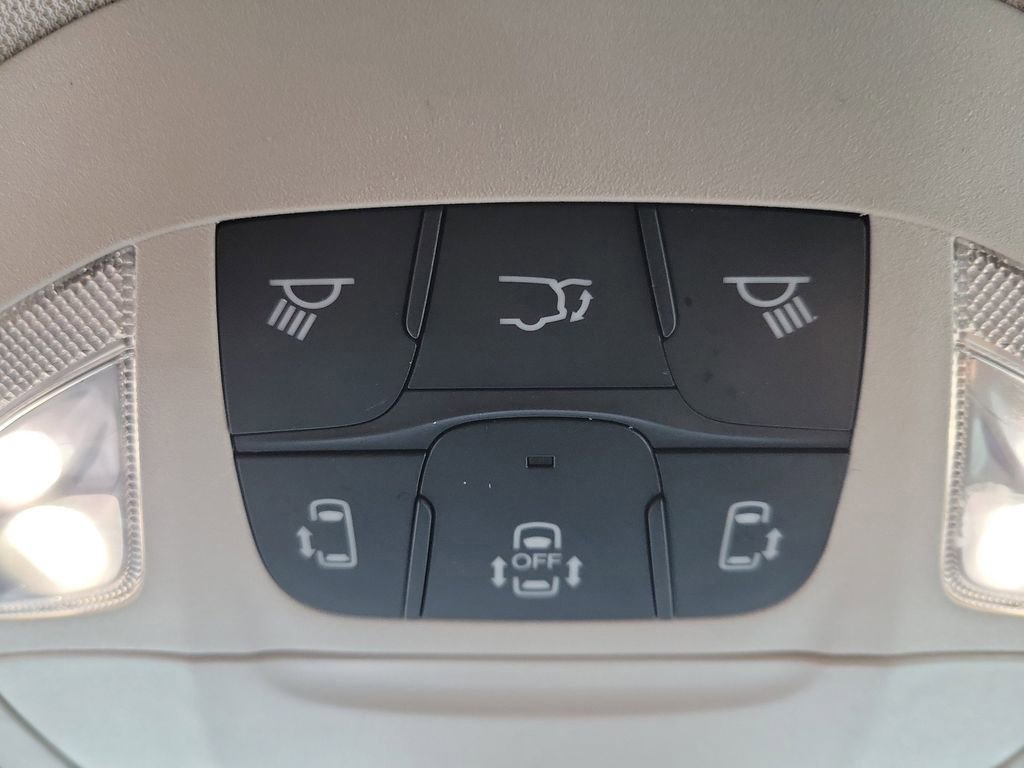 Used 2024 Chrysler Voyager LX FWD image 32