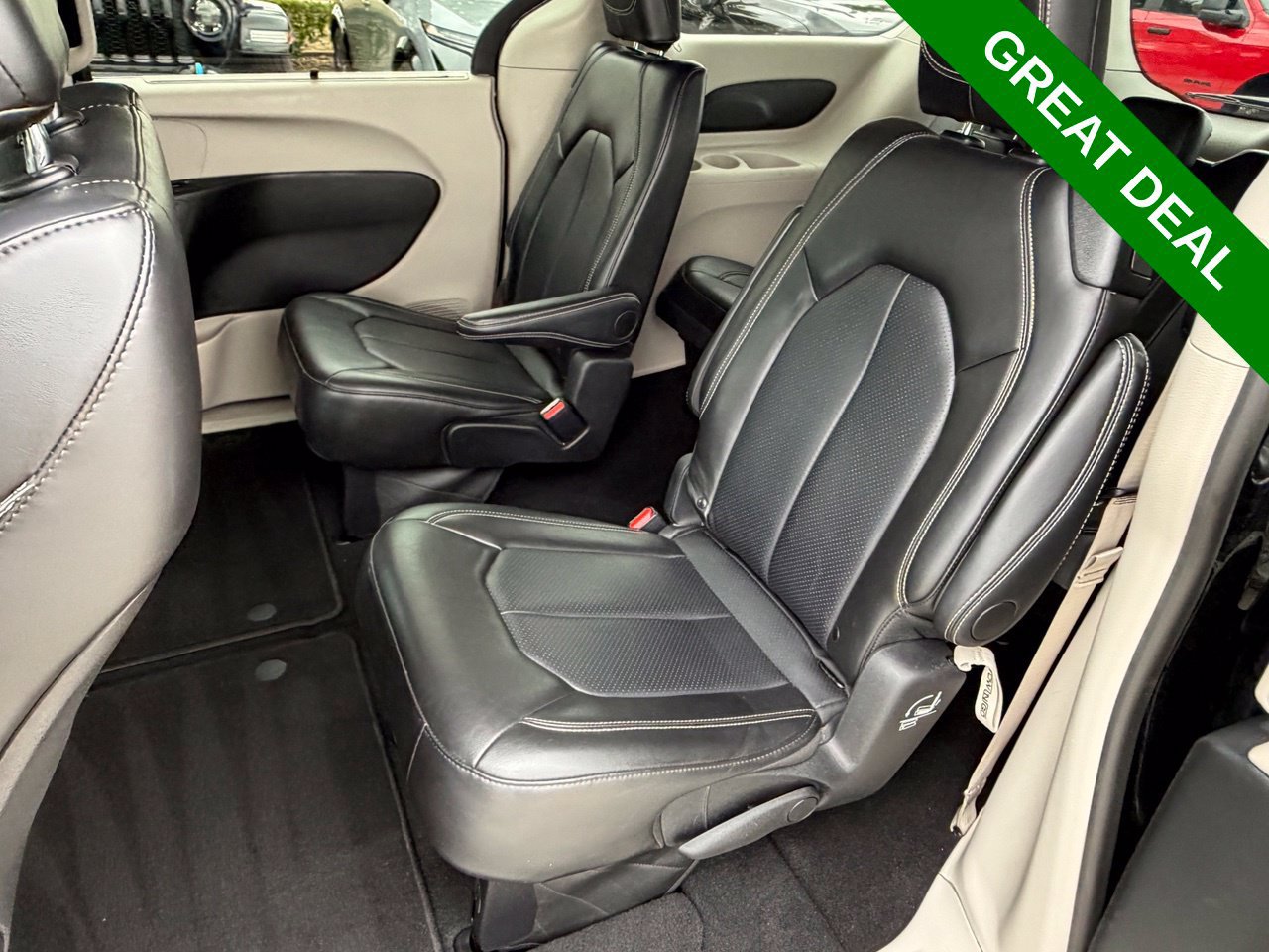 Used 2024 Chrysler Pacifica Touring-L FWD image 33