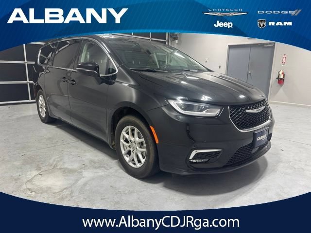 Used 2023 Chrysler Pacifica Touring-L FWD image 1