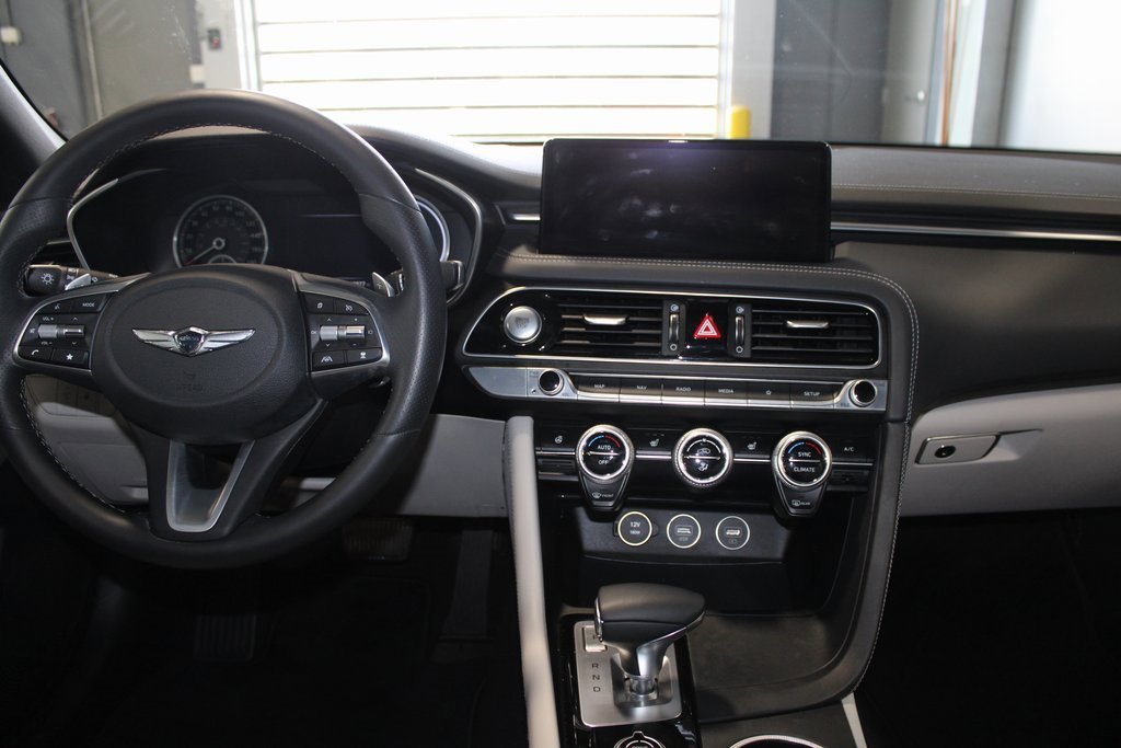 Used 2023 Genesis G70 2.0T image 22