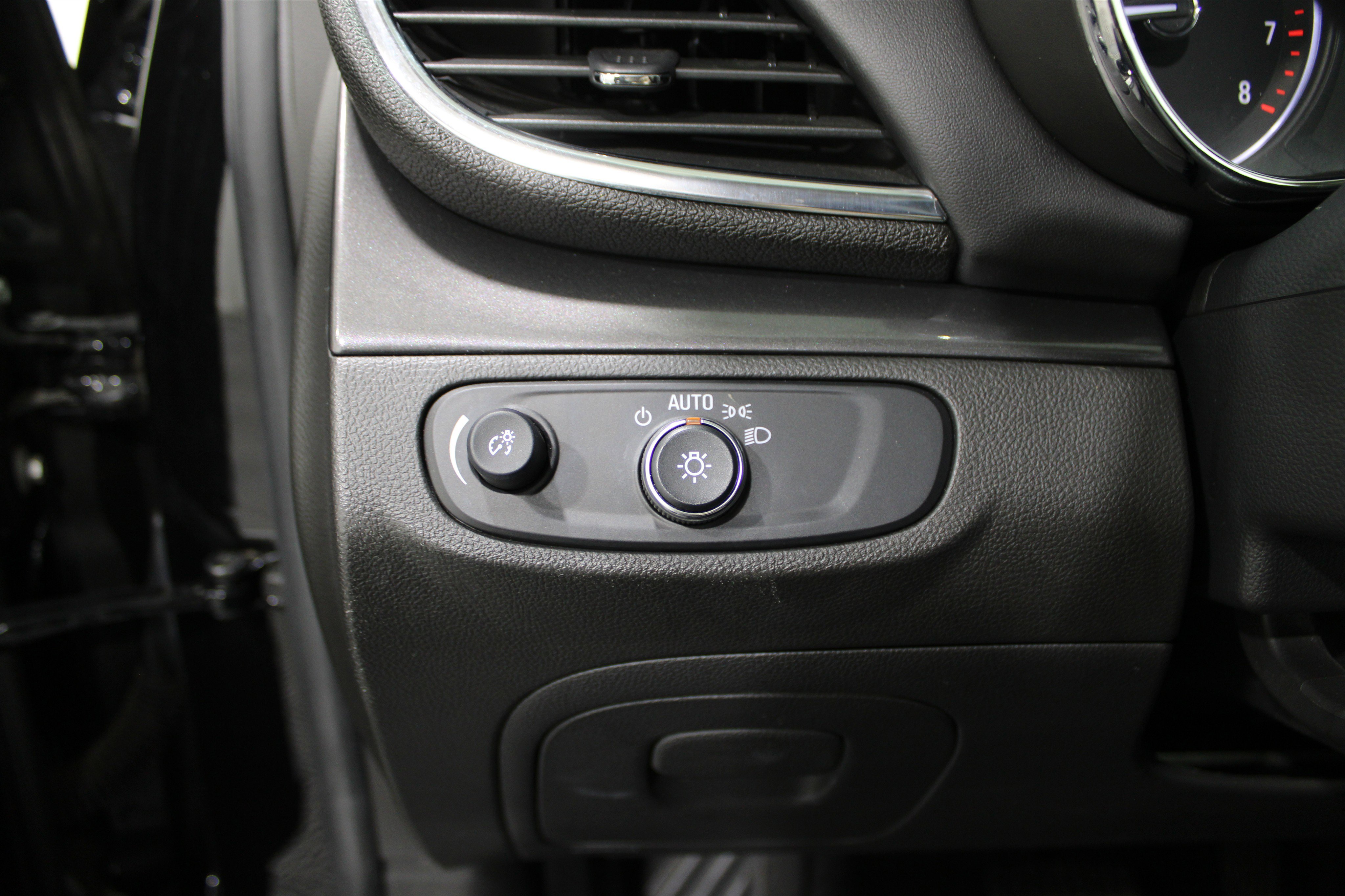 Used 2017 Buick Encore Preferred image 8