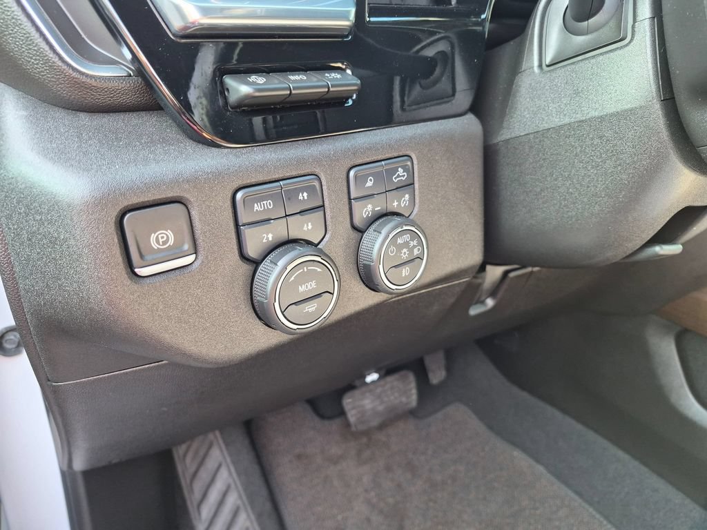 Used 2024 Chevrolet Silverado 2500 High Country w/ High Country Premium Package AWD/4WD image 12