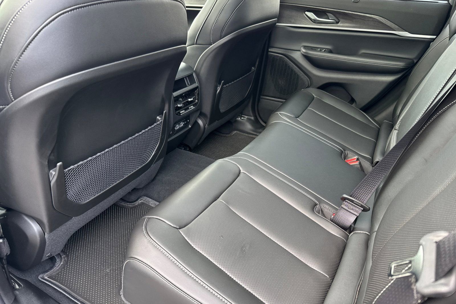 New 2025 Jeep Grand Cherokee Limited w/ Luxury Tech Group II image 14