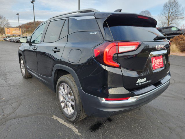 Used 2024 GMC Terrain SLT image 3