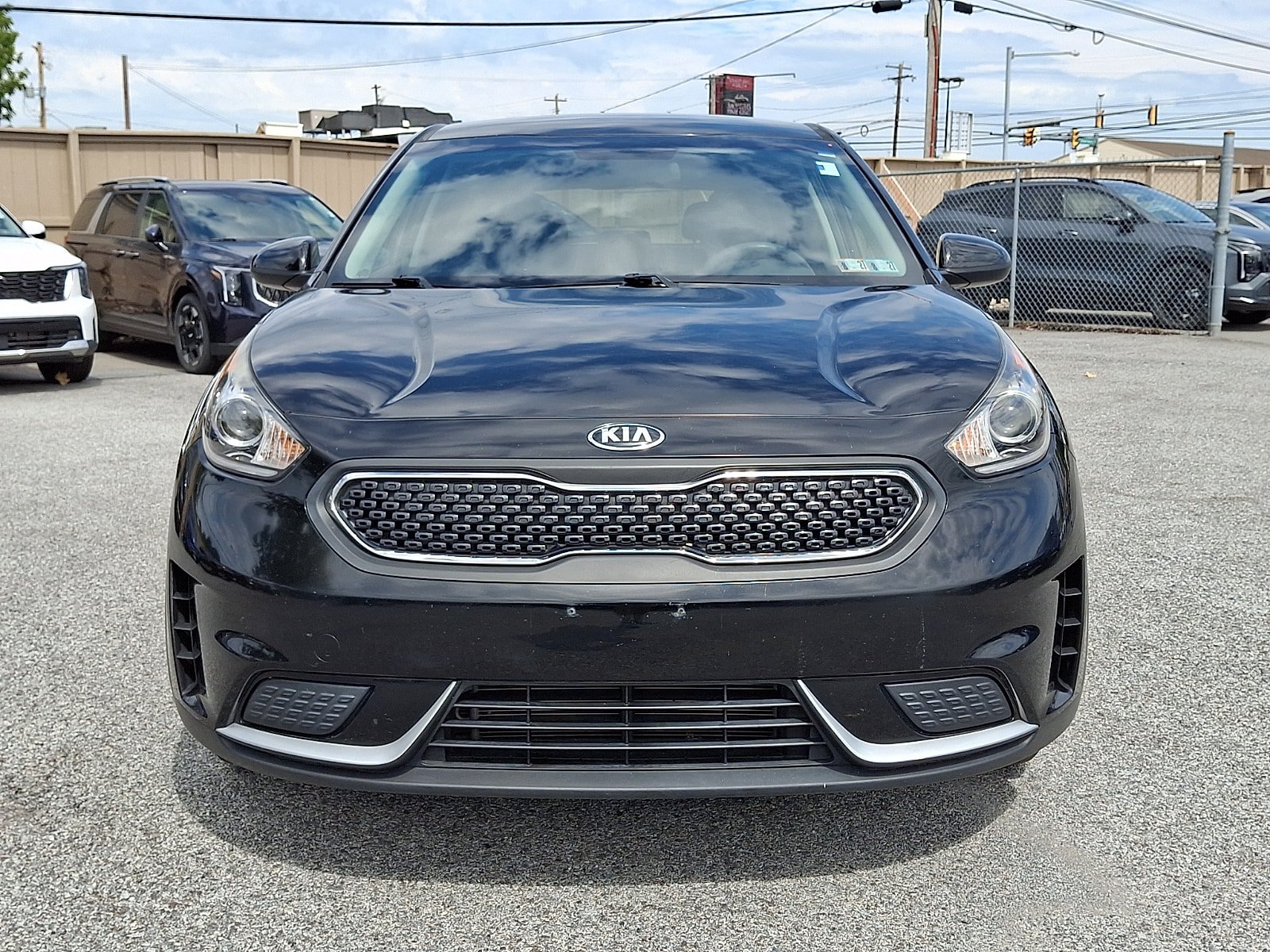 Used 2019 Kia Niro FE FWD image 2
