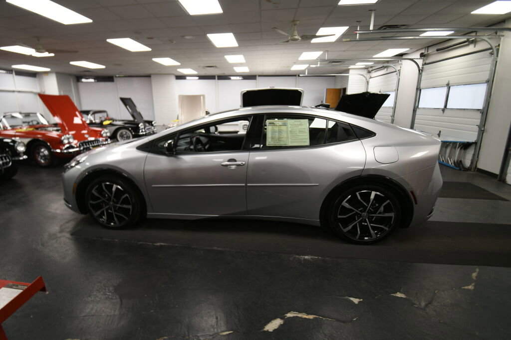 Used 2023 Toyota Prius Prime FWD image 5