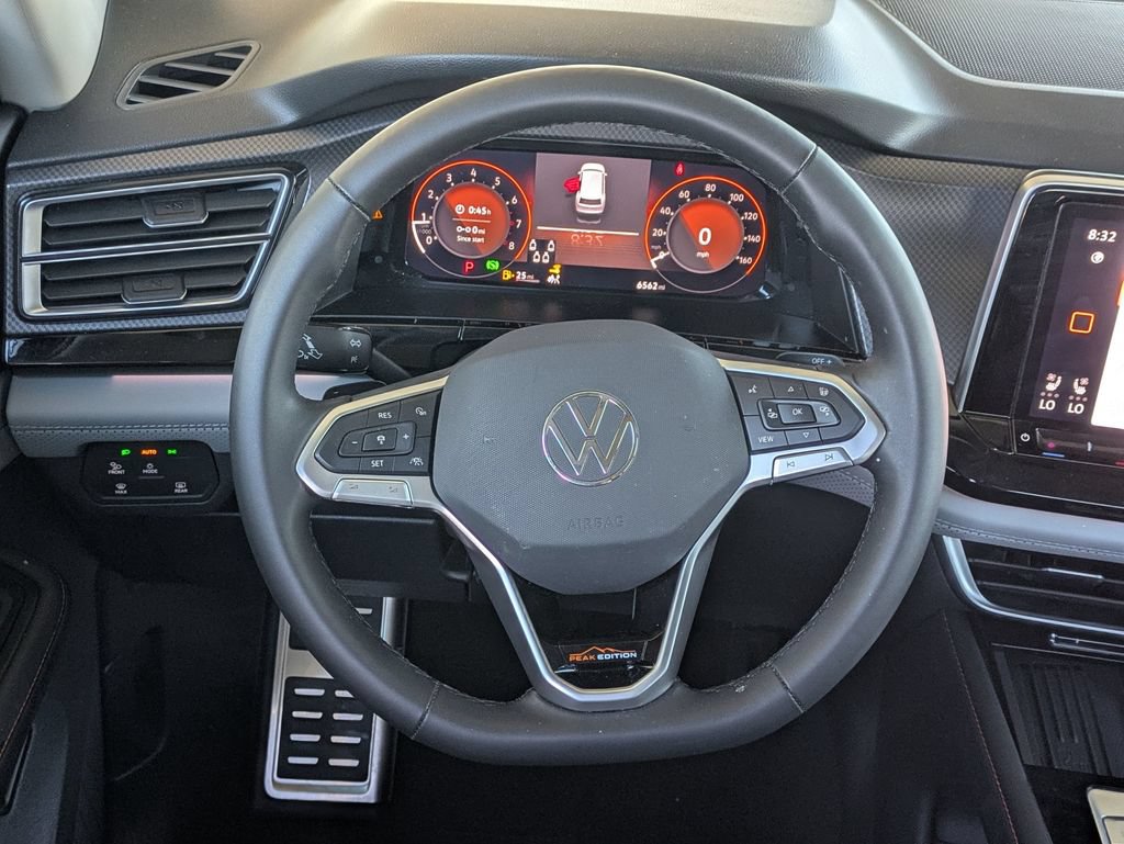 Used 2025 Volkswagen Atlas Peak Edition SE AWD/4WD image 25