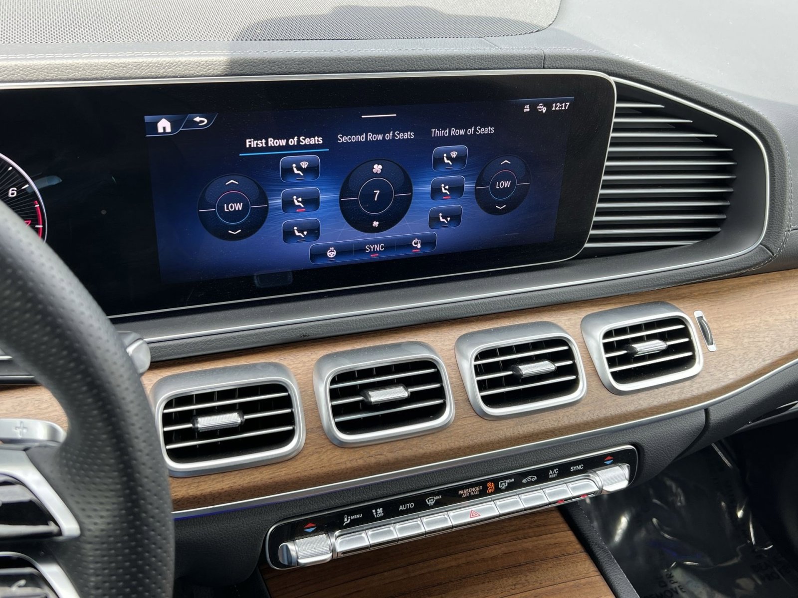 Used 2024 Mercedes-Benz GLS 450 4MATIC image 27