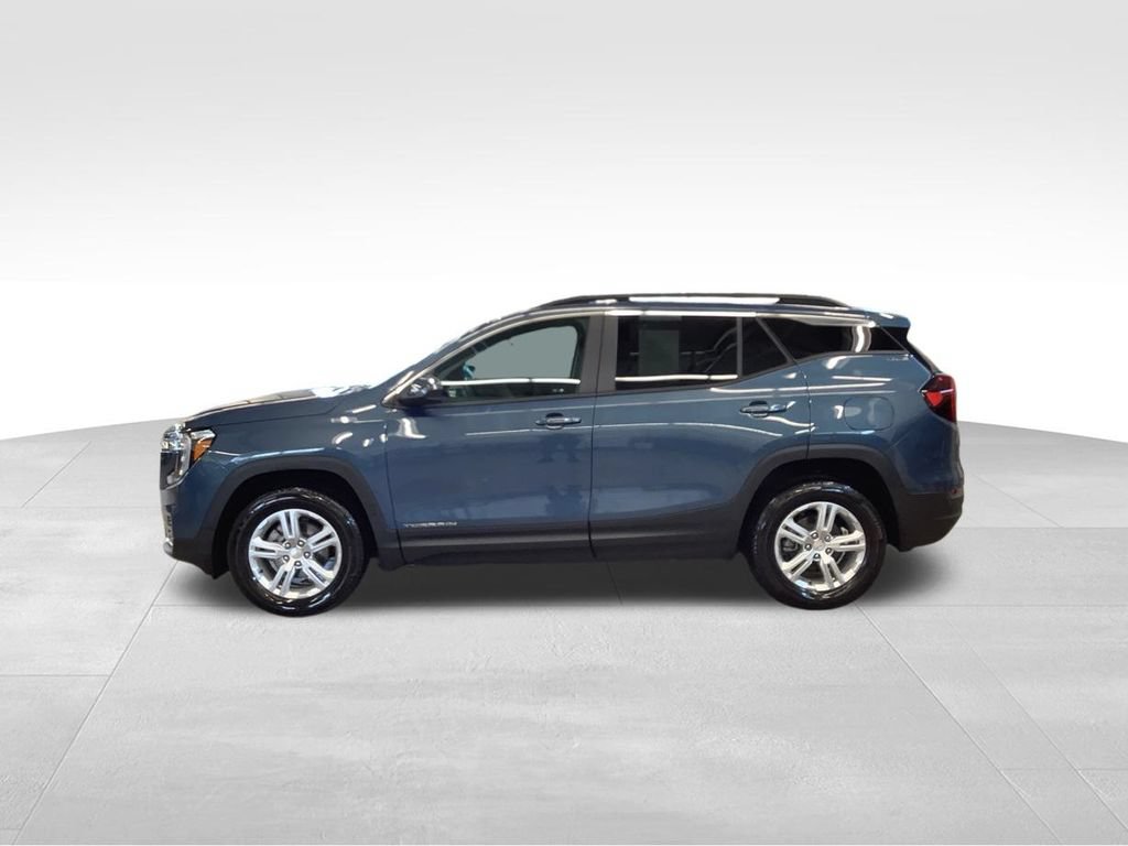 Used 2024 GMC Terrain SLE w/ Driver Convenience Package AWD/4WD image 2