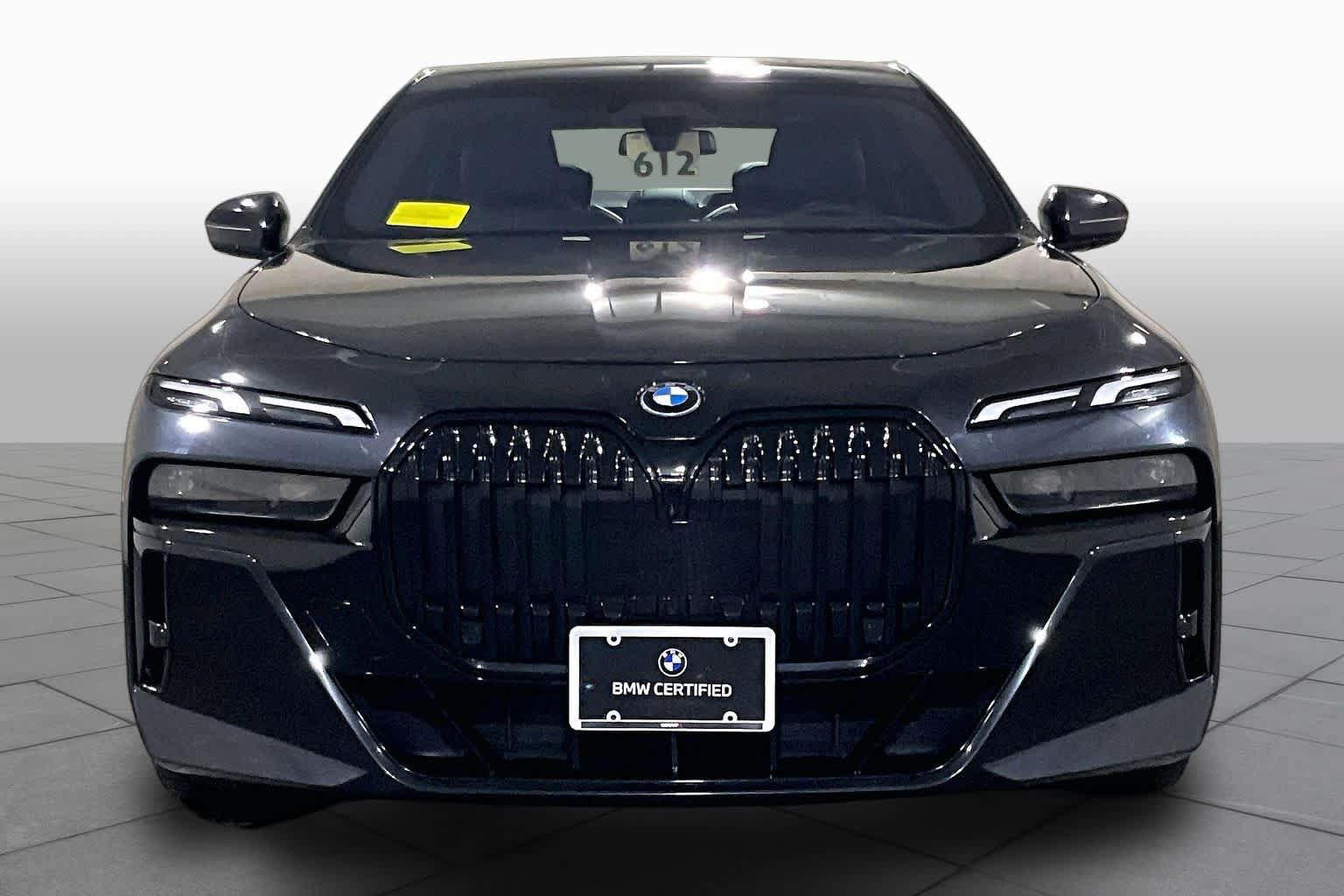 Used 2023 BMW i7 xDrive60 AWD/4WD image 3