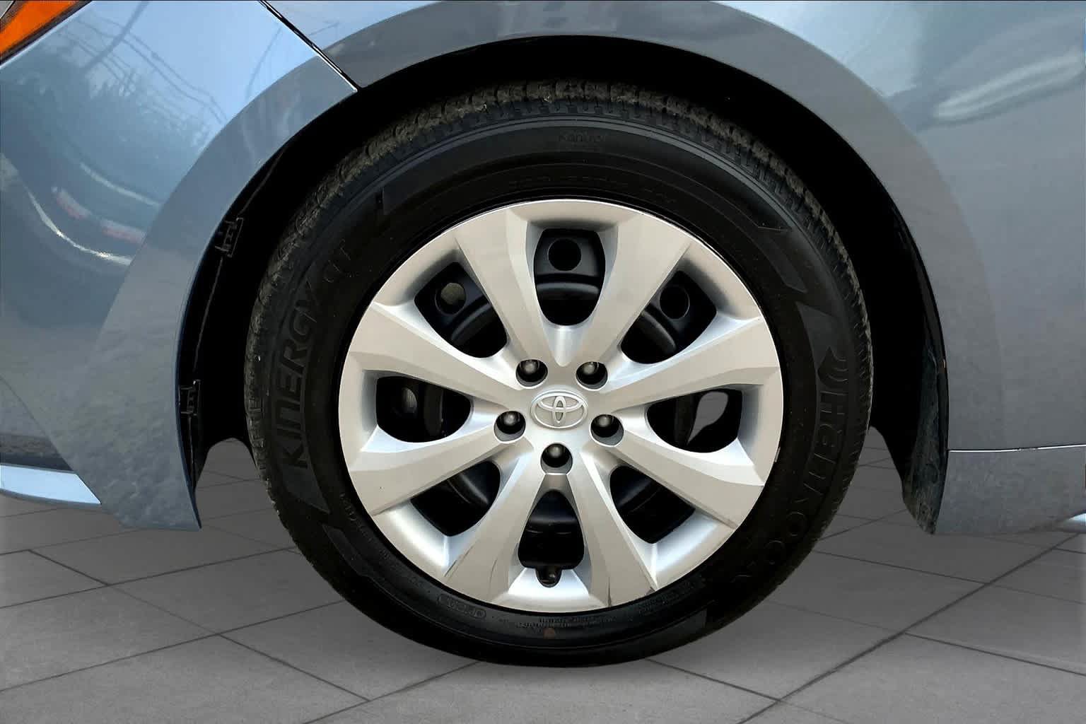 Used 2023 Toyota Corolla LE FWD image 11