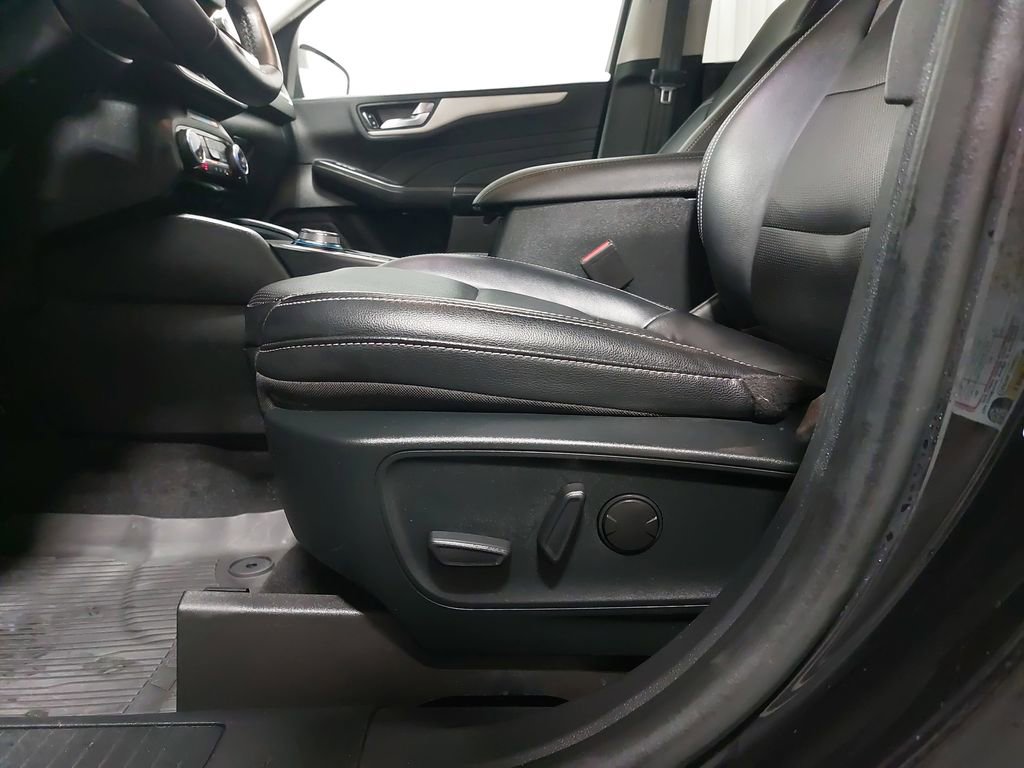 Used 2022 Ford Escape SEL w/ Technology Package image 31