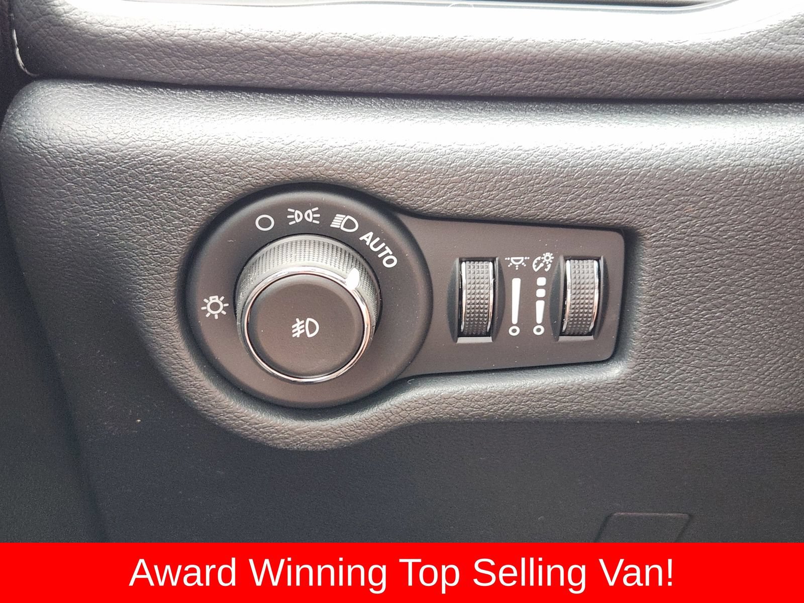 New 2026 Chrysler Pacifica Limited w/ Uconnect Theater Family Group FWD image 30
