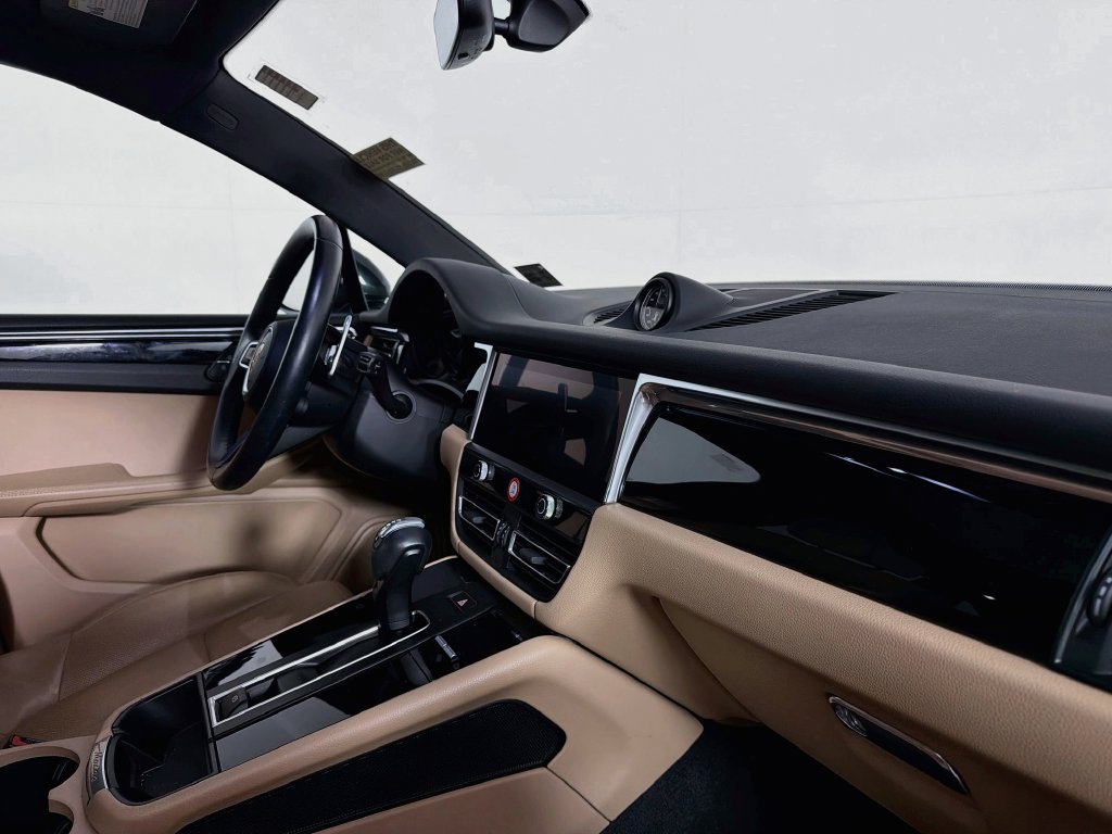 Certified 2023 Porsche Macan S AWD/4WD image 31