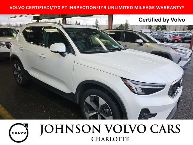 Used 2025 Volvo XC40 B5 Plus image 1