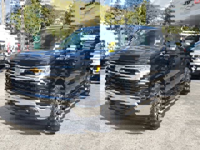 Used 2023 Chevrolet Silverado 1500 LT image 3