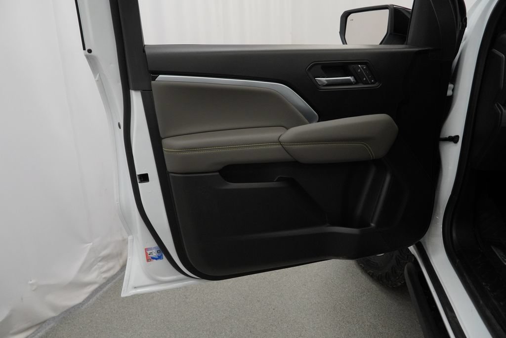 New 2026 Chevrolet Colorado ZR2 w/ Technology Package AWD/4WD image 24