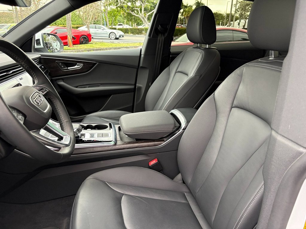 Used 2023 Audi Q8 Premium image 17