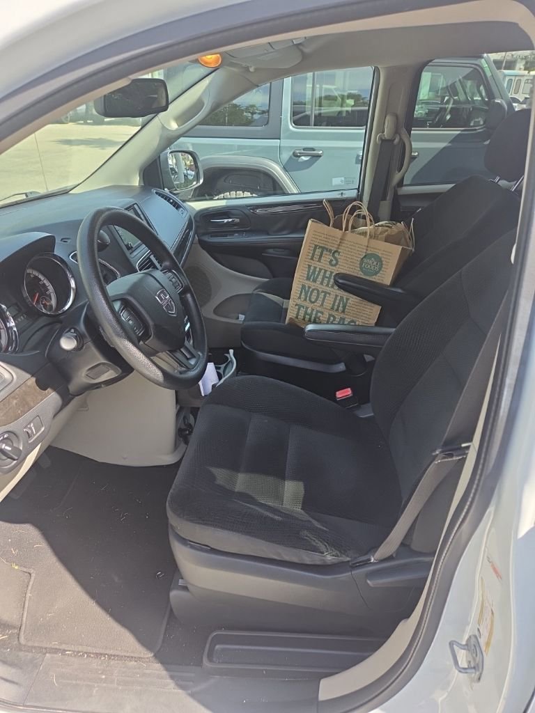 Used 2019 Dodge Grand Caravan SE FWD image 11