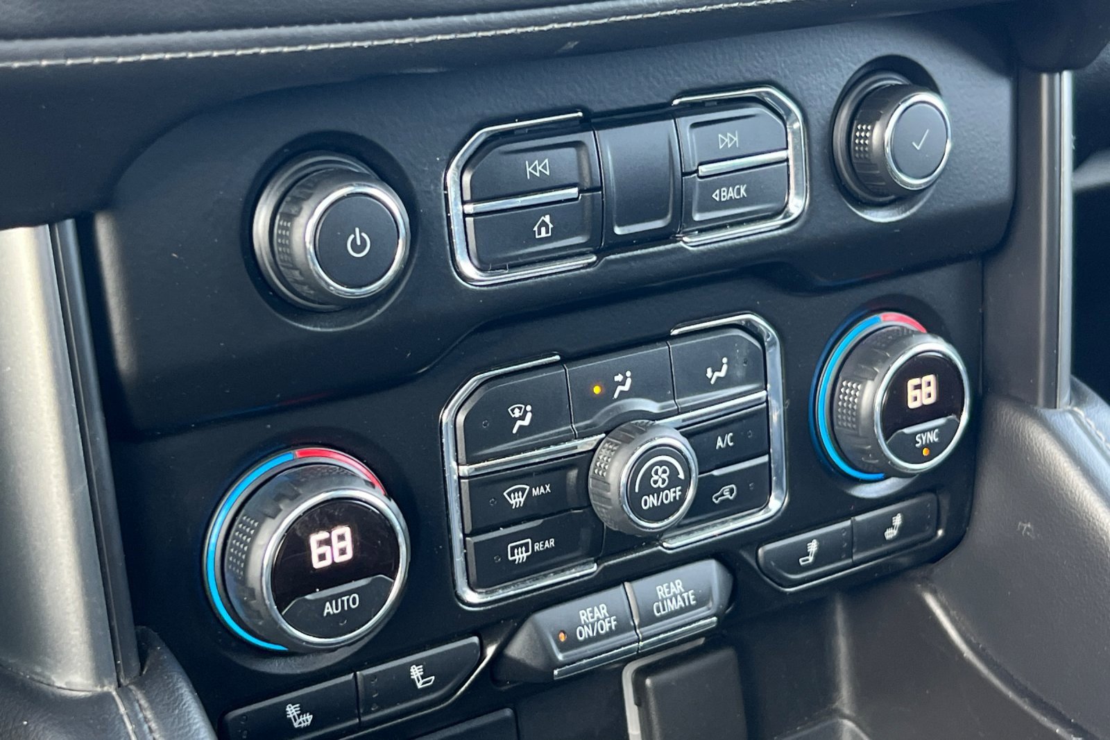 Used 2021 Chevrolet Tahoe Z71 image 21