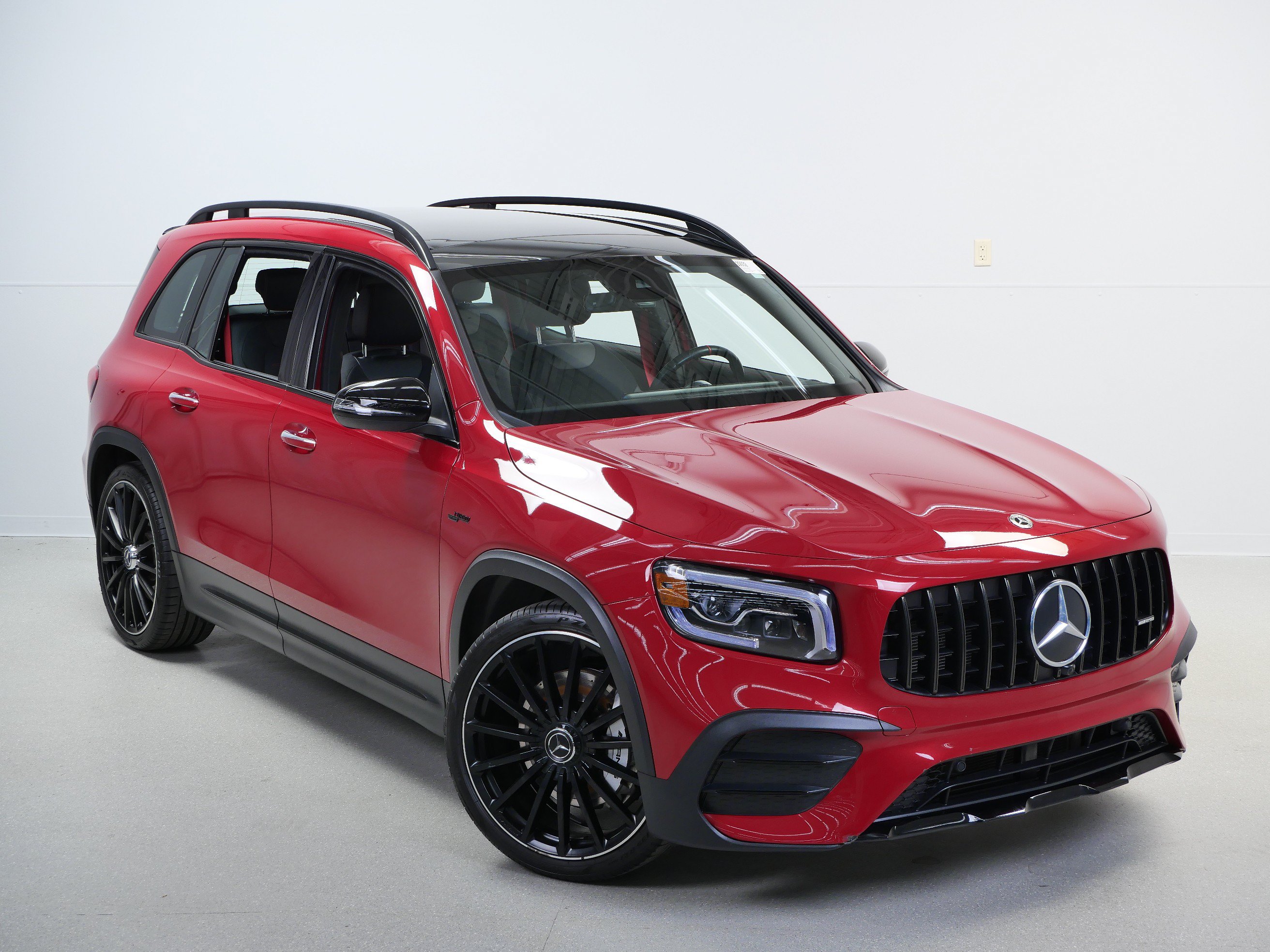 Certified 2023 Mercedes-Benz GLB 35 AMG 4MATIC image 4