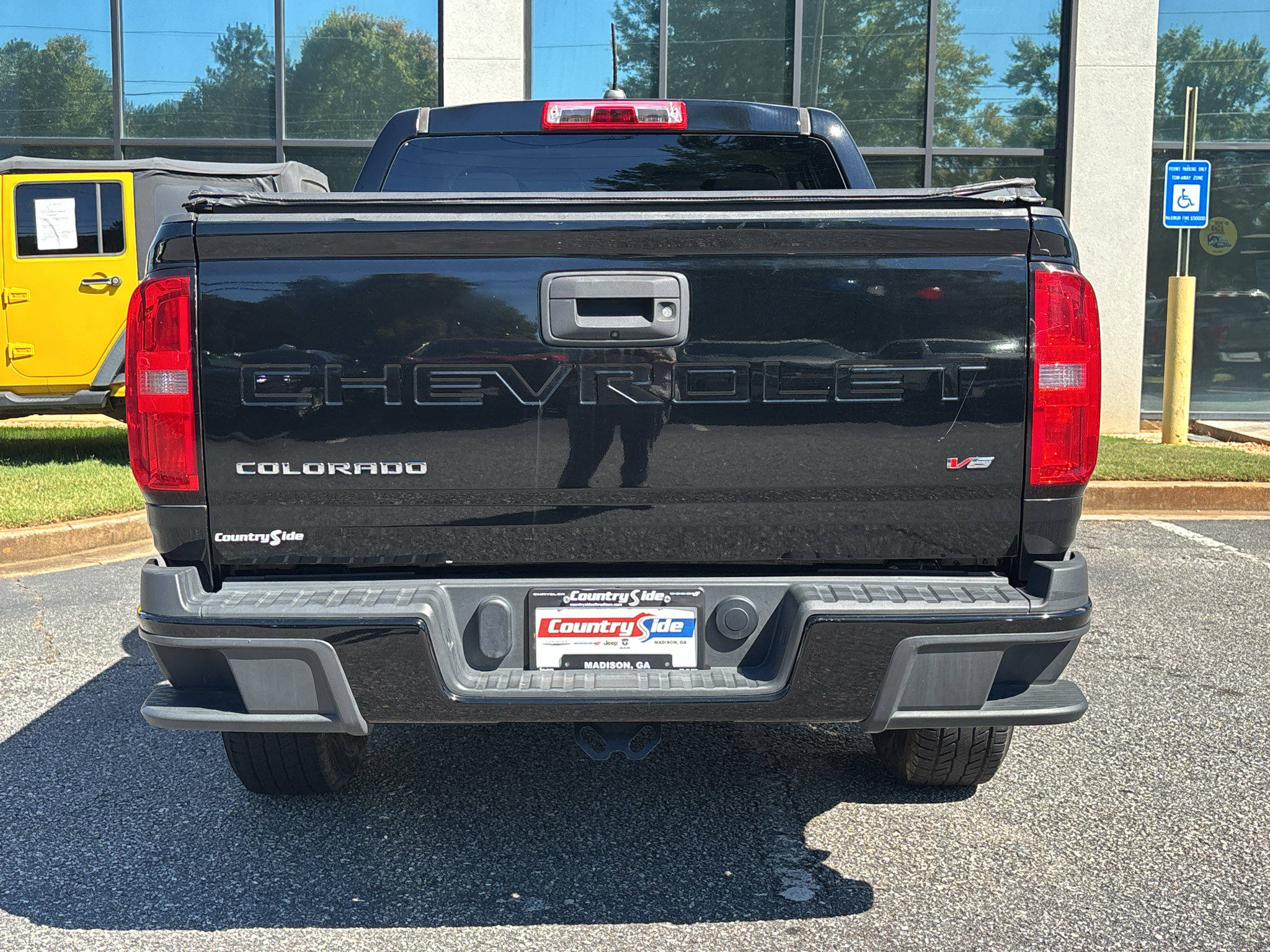 Used 2021 Chevrolet Colorado LT AWD/4WD image 8