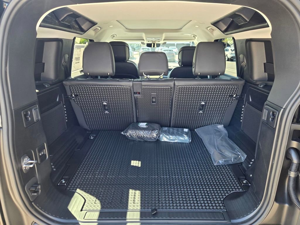New 2026 Land Rover Defender 110 S AWD/4WD image 15