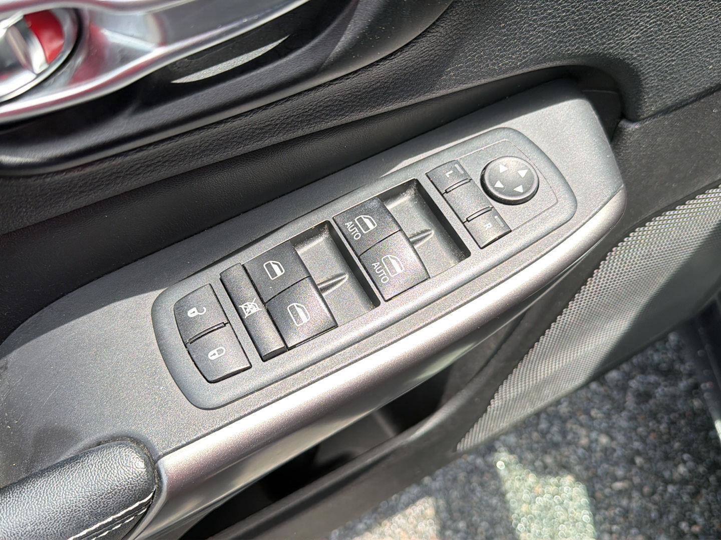Used 2020 Jeep Cherokee Latitude Plus AWD/4WD image 30