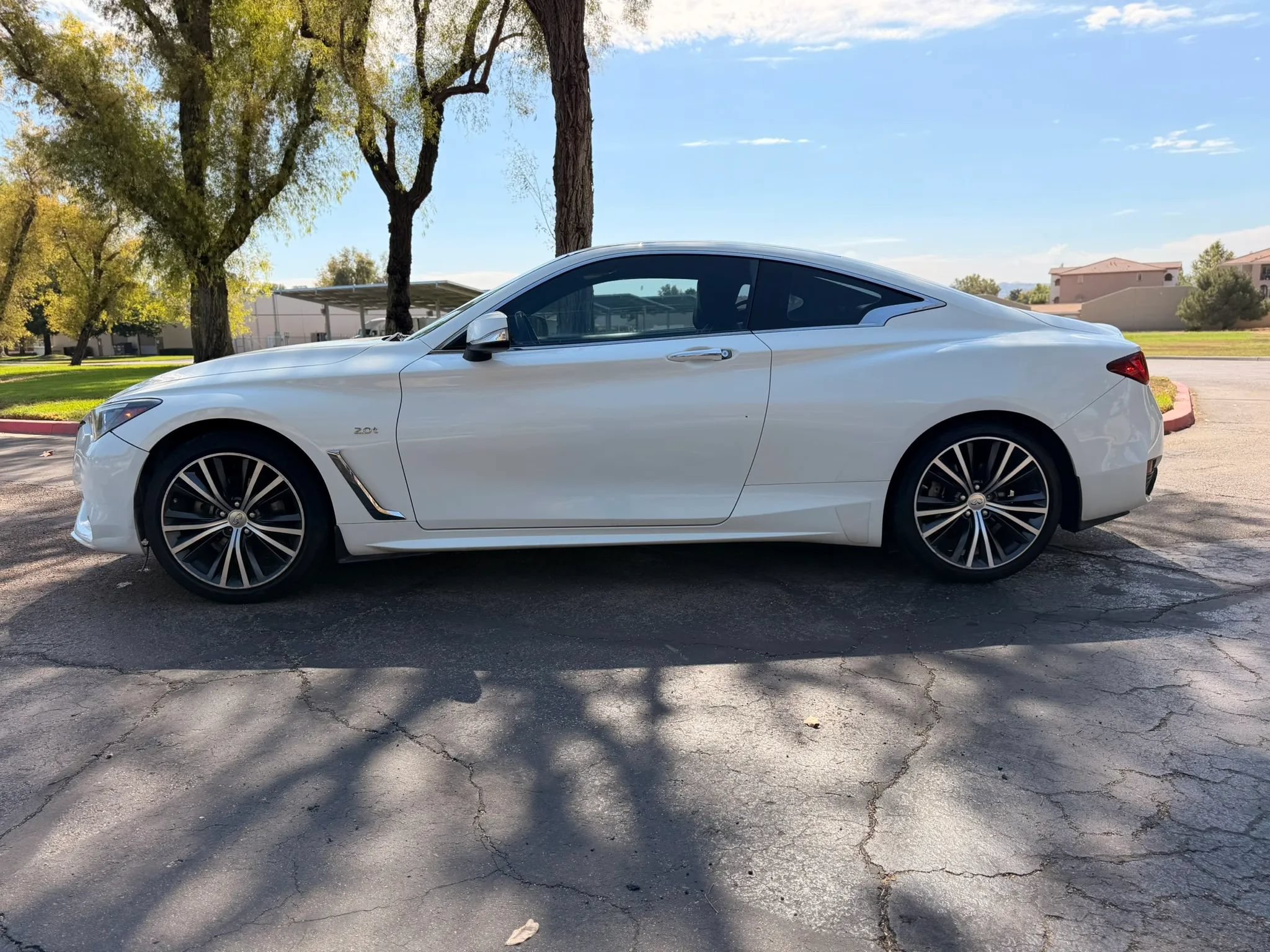 Used 2017 INFINITI Q60 2.0t w/ Moonroof Package RWD image 9