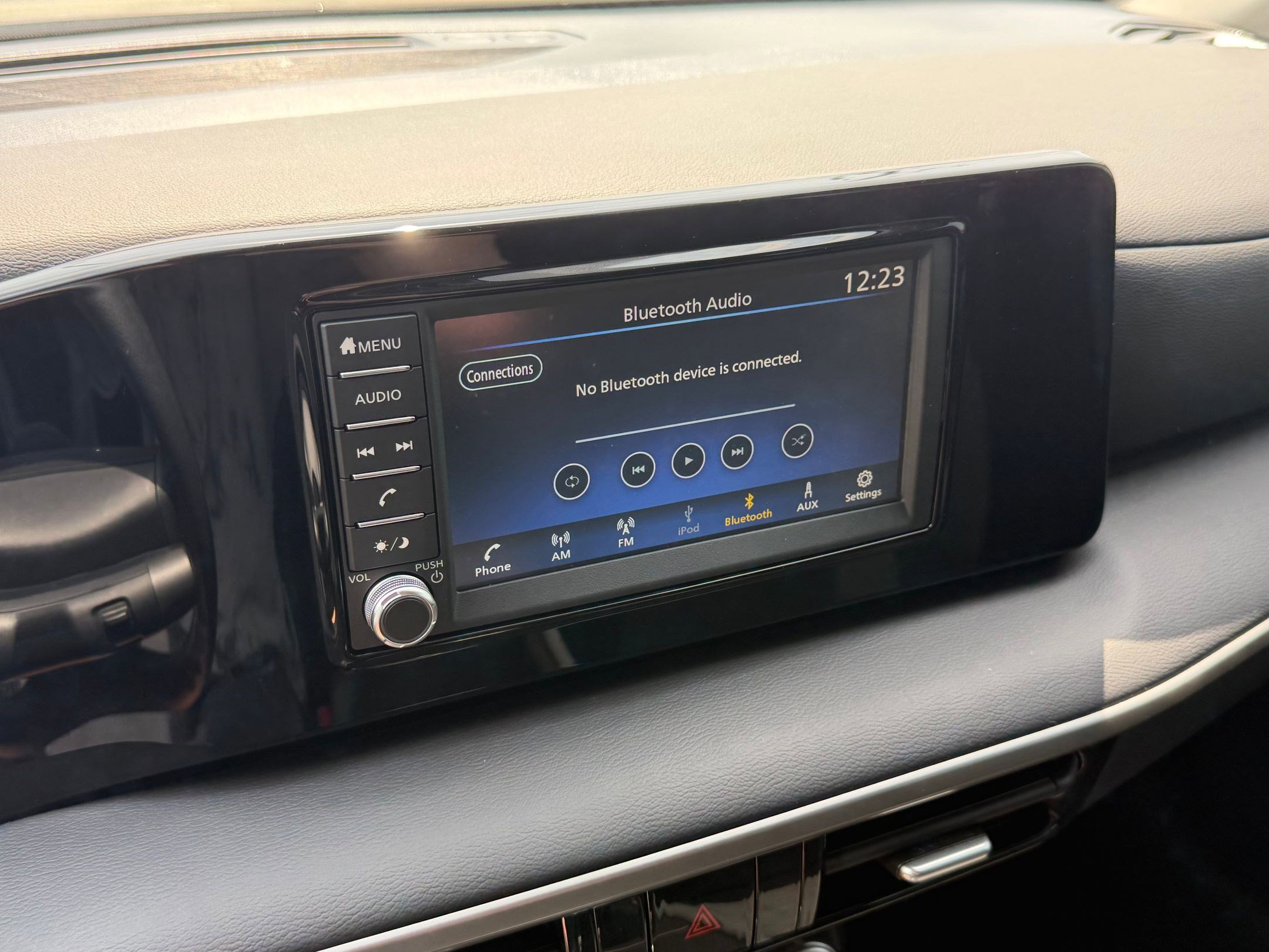 Certified 2025 Nissan Kicks S image 25