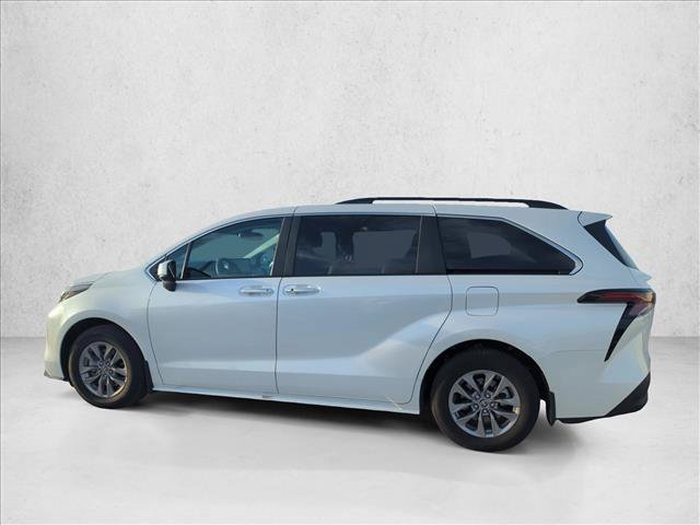 Certified 2025 Toyota Sienna XLE FWD image 6