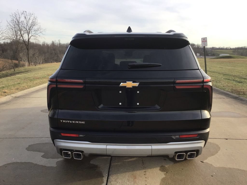 New 2026 Chevrolet Traverse LT w/ Driver Confidence Package FWD image 4