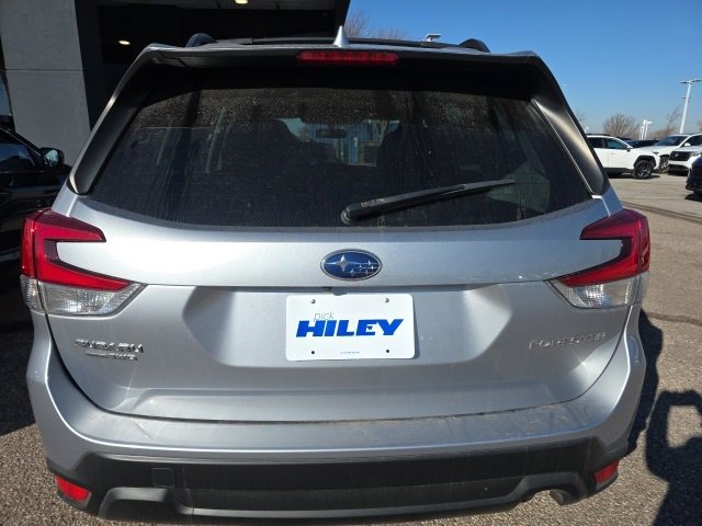 Used 2023 Subaru Forester Premium image 4