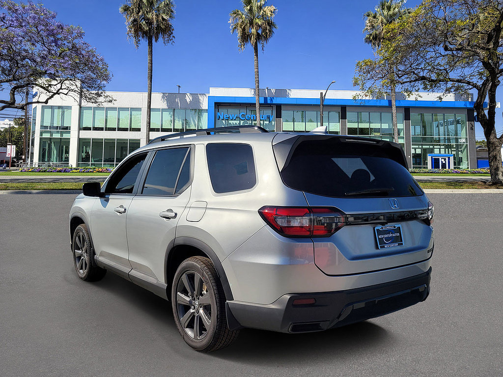 New 2026 Honda Pilot Sport image 3