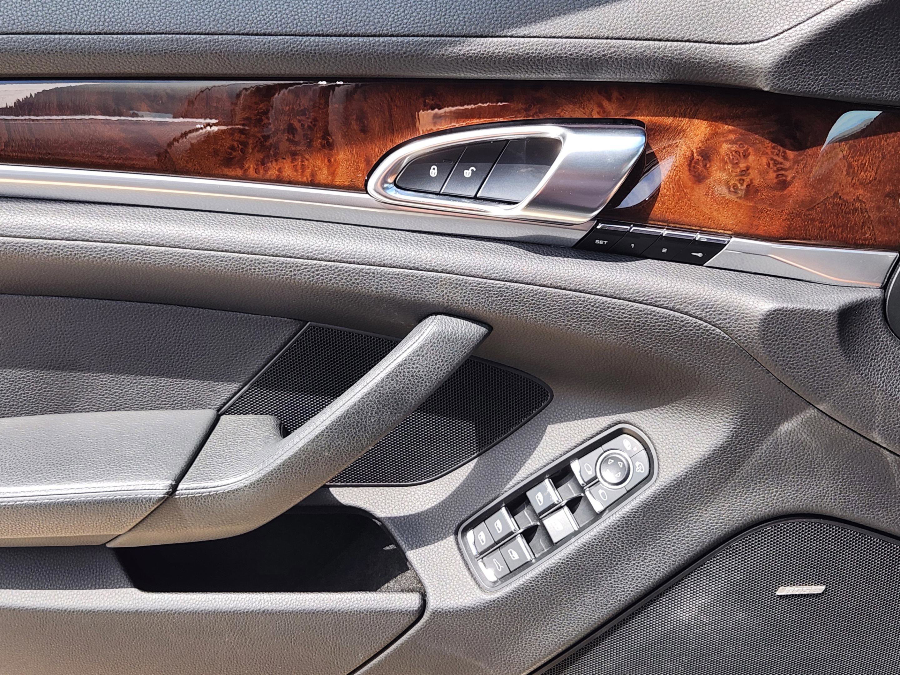 Used 2015 Porsche Panamera S image 16